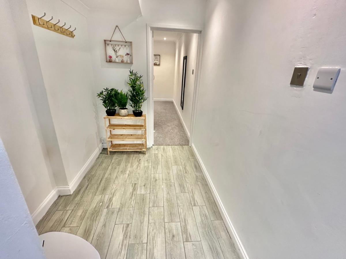Chic Apartment In Central Bournemouth With Parking Exterior photo