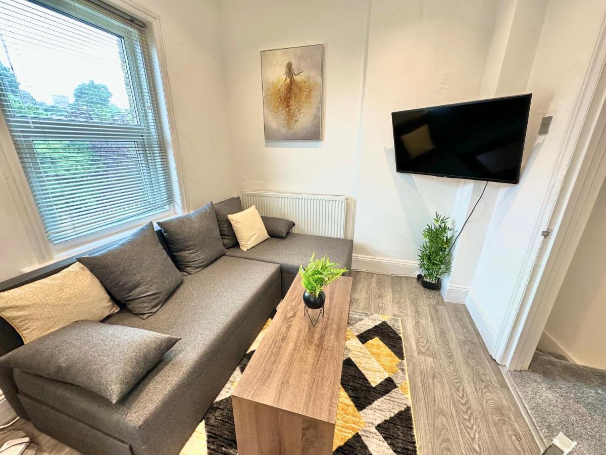 Chic Apartment In Central Bournemouth With Parking Exterior photo